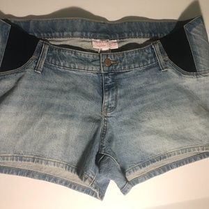 Maternity shorts